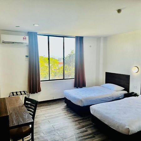 Langkawi Baron Hotel Kuah Buitenkant foto