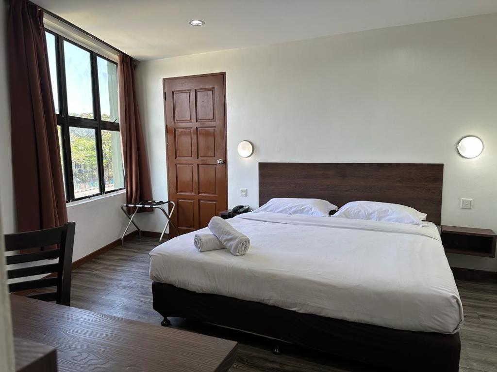 Langkawi Baron Hotel Kuah Buitenkant foto