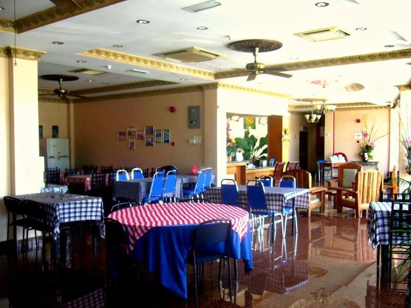 Langkawi Baron Hotel Kuah Buitenkant foto