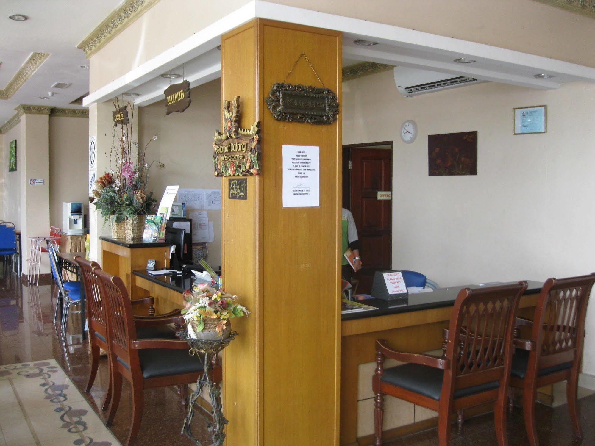 Langkawi Baron Hotel Kuah Buitenkant foto